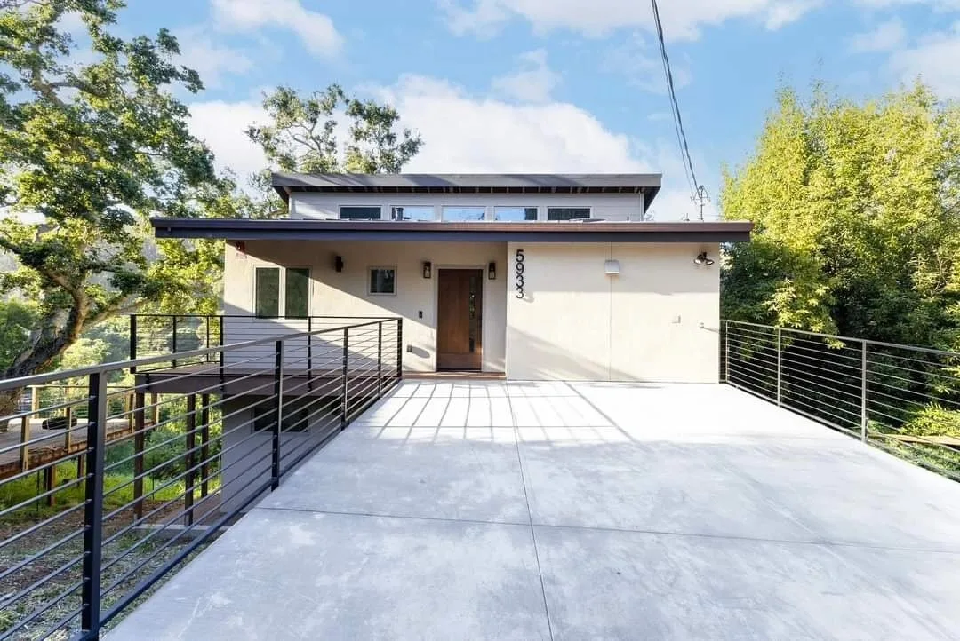 Concrete, Pavers, or Asphalt? Choosing a Driveway Surface for a Bay Area Lot